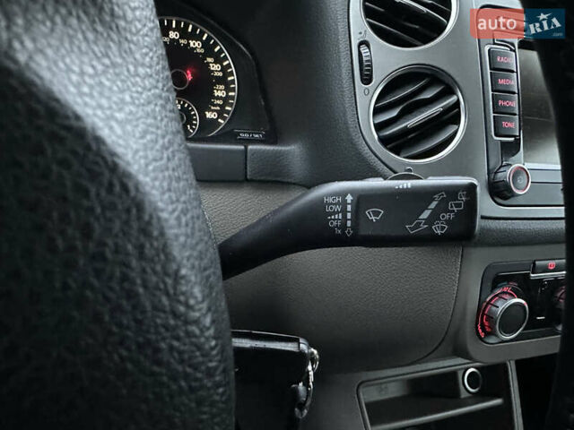 Серый Фольксваген Тигуан, объемом двигателя 1.98 л и пробегом 240 тыс. км за 11500 $, фото 39 на Automoto.ua