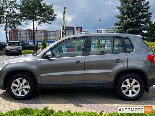 Сірий Фольксваген Тігуан, об'ємом двигуна 2 л та пробігом 265 тис. км за 10500 $, фото 3 на Automoto.ua