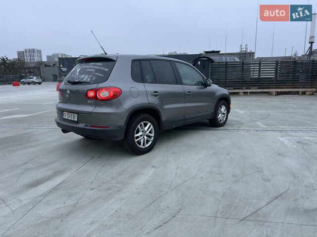 Серый Фольксваген Тигуан, объемом двигателя 1.98 л и пробегом 240 тыс. км за 11500 $, фото 6 на Automoto.ua