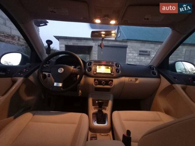 Серый Фольксваген Тигуан, объемом двигателя 2 л и пробегом 280 тыс. км за 9200 $, фото 6 на Automoto.ua