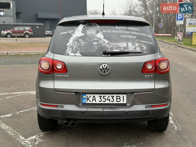 Сірий Фольксваген Тігуан, об'ємом двигуна 2 л та пробігом 243 тис. км за 9900 $, фото 5 на Automoto.ua