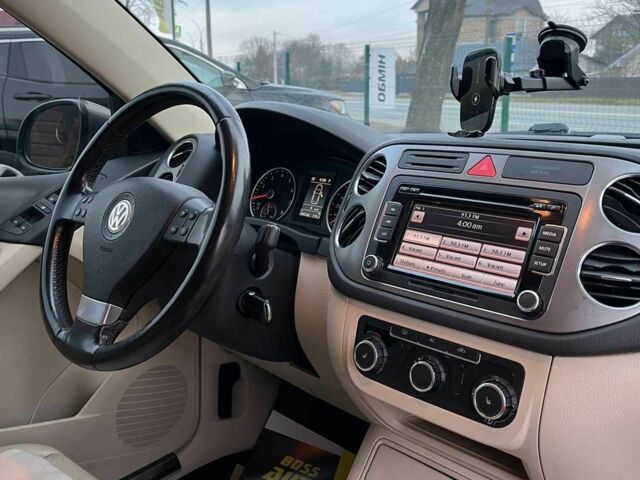 Серый Фольксваген Тигуан, объемом двигателя 2 л и пробегом 244 тыс. км за 11000 $, фото 19 на Automoto.ua