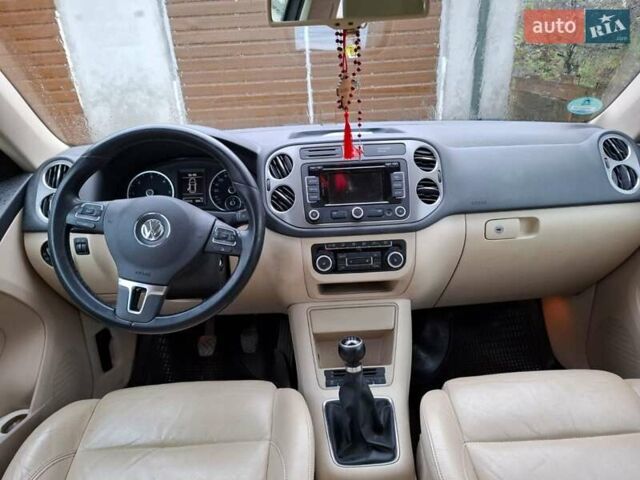 Серый Фольксваген Тигуан, объемом двигателя 1.97 л и пробегом 223 тыс. км за 15800 $, фото 54 на Automoto.ua