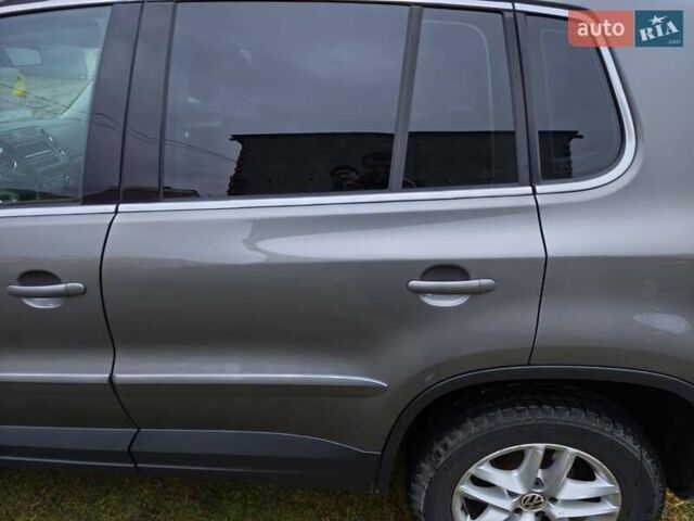 Сірий Фольксваген Тігуан, об'ємом двигуна 2 л та пробігом 115 тис. км за 11200 $, фото 16 на Automoto.ua