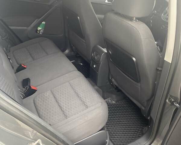 Сірий Фольксваген Тігуан, об'ємом двигуна 1.98 л та пробігом 167 тис. км за 10500 $, фото 11 на Automoto.ua