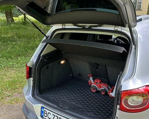 Сірий Фольксваген Тігуан, об'ємом двигуна 2 л та пробігом 268 тис. км за 11600 $, фото 25 на Automoto.ua