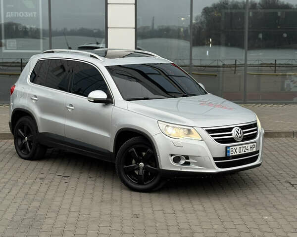 Серый Фольксваген Тигуан, объемом двигателя 2 л и пробегом 225 тыс. км за 11500 $, фото 1 на Automoto.ua