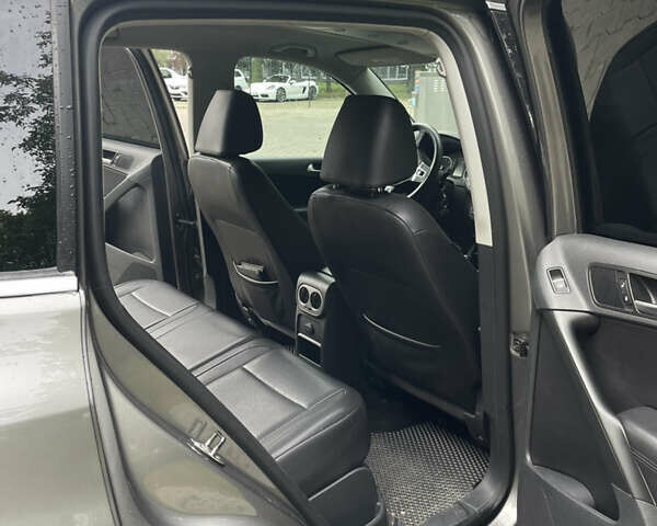 Сірий Фольксваген Тігуан, об'ємом двигуна 1.98 л та пробігом 250 тис. км за 9999 $, фото 5 на Automoto.ua