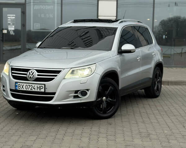 Серый Фольксваген Тигуан, объемом двигателя 2 л и пробегом 225 тыс. км за 11500 $, фото 92 на Automoto.ua