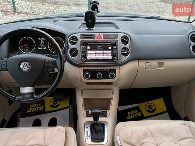 Серый Фольксваген Тигуан, объемом двигателя 1.98 л и пробегом 244 тыс. км за 11000 $, фото 10 на Automoto.ua