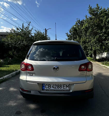 Сірий Фольксваген Тігуан, об'ємом двигуна 2 л та пробігом 290 тис. км за 9900 $, фото 7 на Automoto.ua