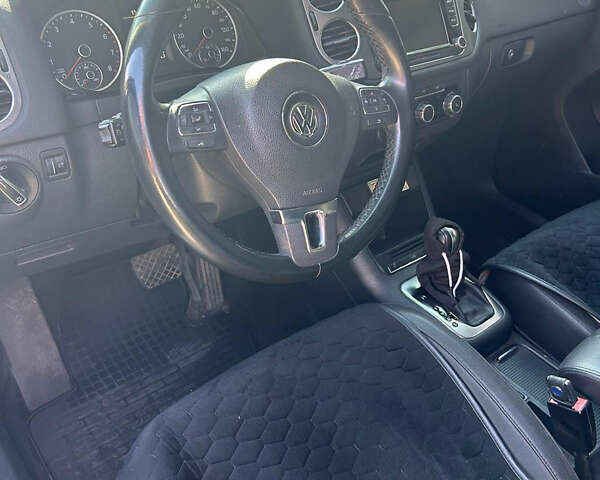 Серый Фольксваген Тигуан, объемом двигателя 1.98 л и пробегом 281 тыс. км за 11700 $, фото 4 на Automoto.ua