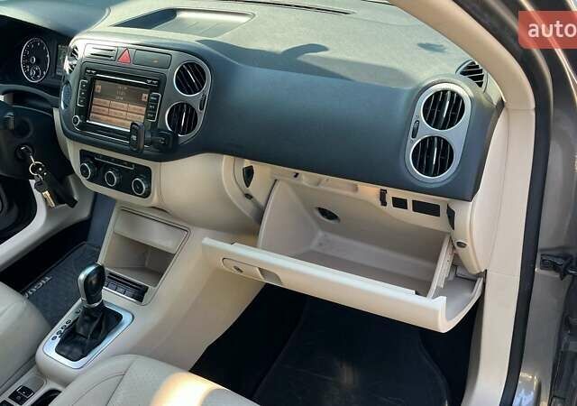 Сірий Фольксваген Тігуан, об'ємом двигуна 1.98 л та пробігом 250 тис. км за 10100 $, фото 9 на Automoto.ua