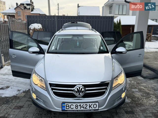 Сірий Фольксваген Тігуан, об'ємом двигуна 2 л та пробігом 157 тис. км за 9900 $, фото 37 на Automoto.ua
