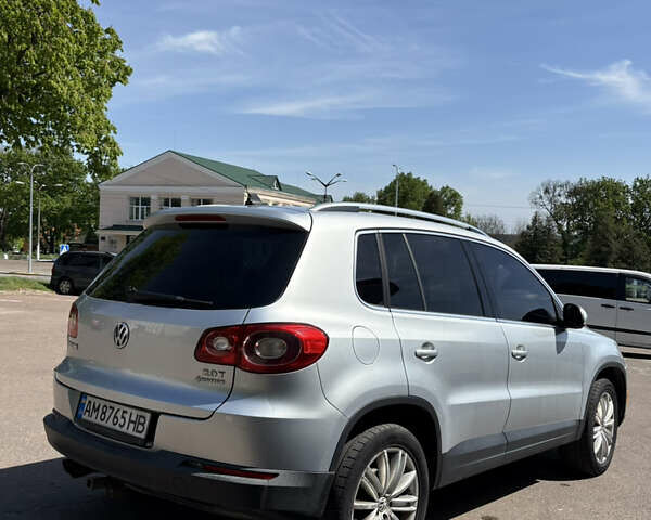 Серый Фольксваген Тигуан, объемом двигателя 1.98 л и пробегом 175 тыс. км за 10000 $, фото 7 на Automoto.ua