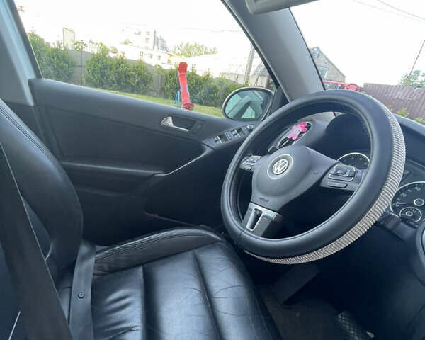 Серый Фольксваген Тигуан, объемом двигателя 2 л и пробегом 224 тыс. км за 11200 $, фото 6 на Automoto.ua