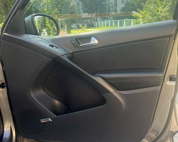 Серый Фольксваген Тигуан, объемом двигателя 1.98 л и пробегом 116 тыс. км за 11200 $, фото 11 на Automoto.ua