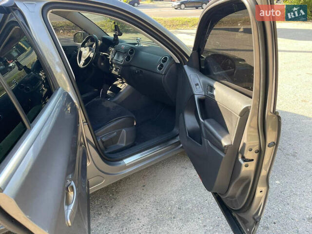 Серый Фольксваген Тигуан, объемом двигателя 1.98 л и пробегом 281 тыс. км за 11700 $, фото 7 на Automoto.ua