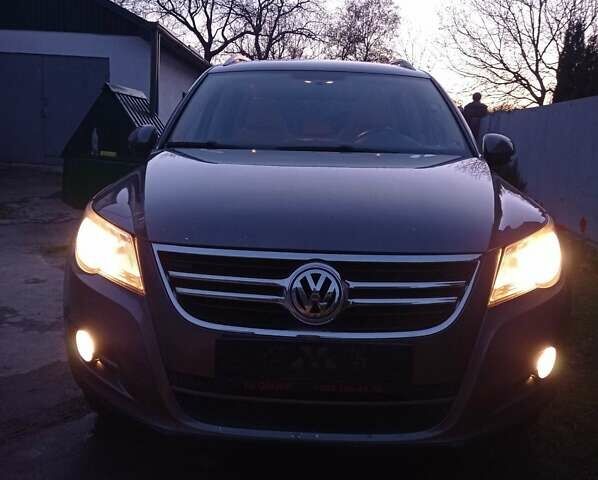 Серый Фольксваген Тигуан, объемом двигателя 2 л и пробегом 280 тыс. км за 9200 $, фото 9 на Automoto.ua