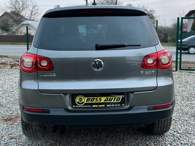 Серый Фольксваген Тигуан, объемом двигателя 2 л и пробегом 244 тыс. км за 11000 $, фото 6 на Automoto.ua