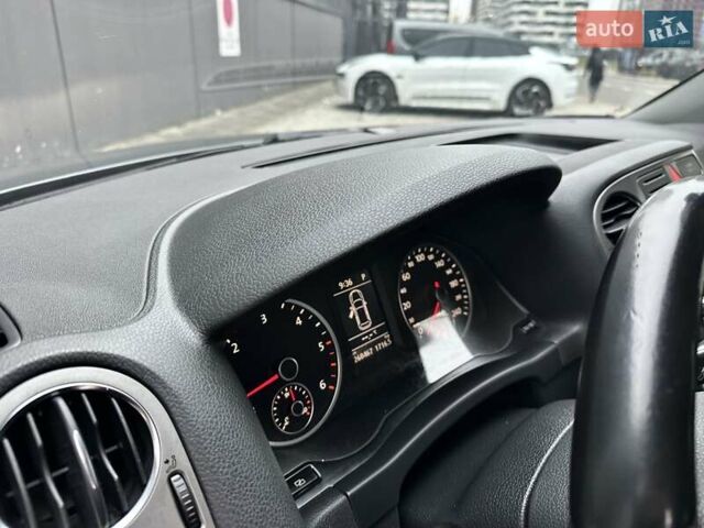 Серый Фольксваген Тигуан, объемом двигателя 2 л и пробегом 285 тыс. км за 10450 $, фото 27 на Automoto.ua