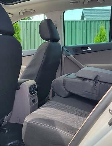 Серый Фольксваген Тигуан, объемом двигателя 1.4 л и пробегом 148 тыс. км за 9800 $, фото 7 на Automoto.ua