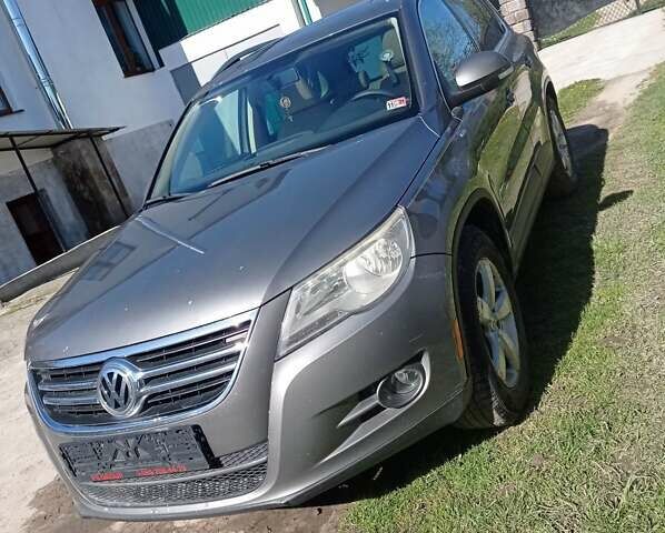 Серый Фольксваген Тигуан, объемом двигателя 2 л и пробегом 280 тыс. км за 9200 $, фото 18 на Automoto.ua