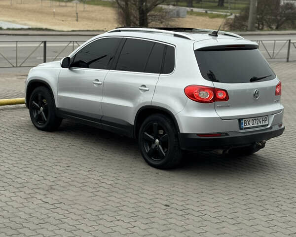 Серый Фольксваген Тигуан, объемом двигателя 2 л и пробегом 225 тыс. км за 11500 $, фото 81 на Automoto.ua