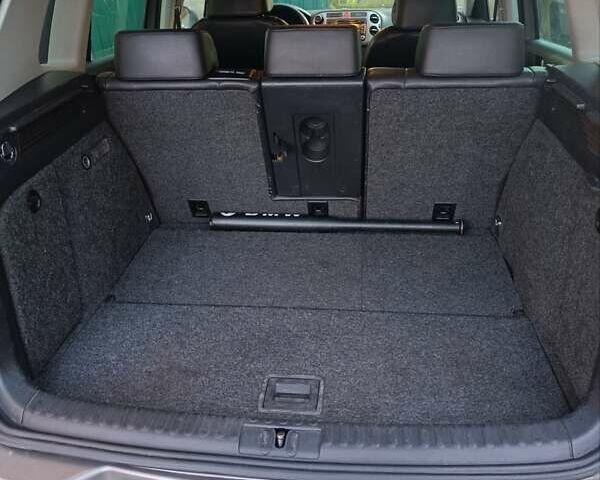 Сірий Фольксваген Тігуан, об'ємом двигуна 2 л та пробігом 288 тис. км за 9000 $, фото 18 на Automoto.ua