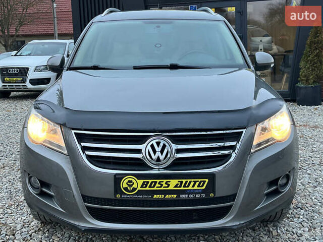 Серый Фольксваген Тигуан, объемом двигателя 1.98 л и пробегом 244 тыс. км за 11000 $, фото 2 на Automoto.ua