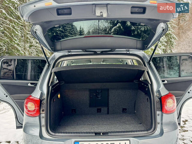 Серый Фольксваген Тигуан, объемом двигателя 2 л и пробегом 265 тыс. км за 11500 $, фото 52 на Automoto.ua