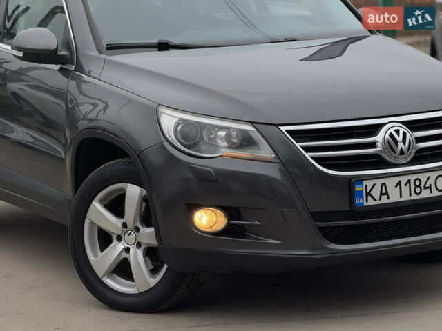 Серый Фольксваген Тигуан, объемом двигателя 2 л и пробегом 285 тыс. км за 10999 $, фото 5 на Automoto.ua