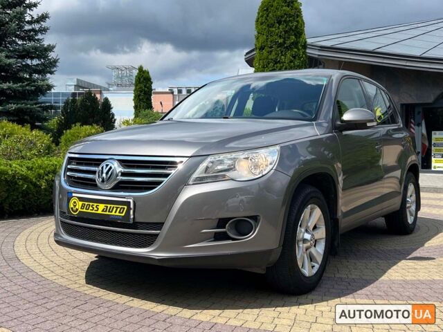 Сірий Фольксваген Тігуан, об'ємом двигуна 2 л та пробігом 265 тис. км за 10500 $, фото 2 на Automoto.ua