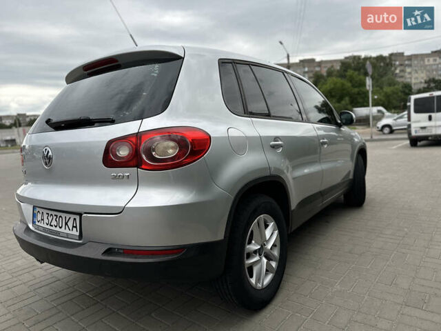 Серый Фольксваген Тигуан, объемом двигателя 1.98 л и пробегом 251 тыс. км за 9200 $, фото 27 на Automoto.ua
