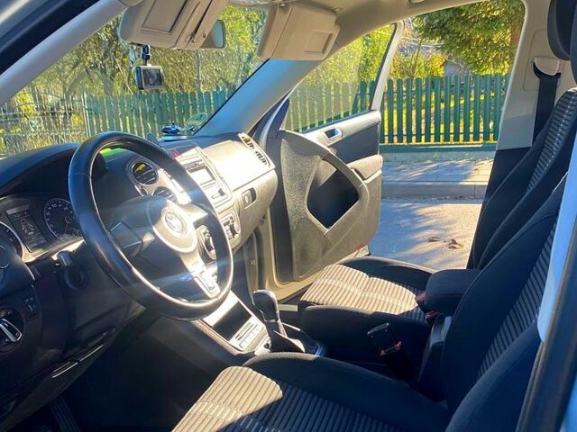 Серый Фольксваген Тигуан, объемом двигателя 2 л и пробегом 300 тыс. км за 12200 $, фото 2 на Automoto.ua