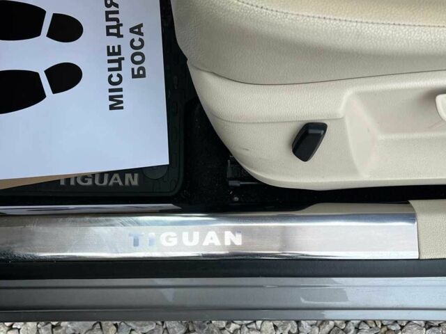 Серый Фольксваген Тигуан, объемом двигателя 2 л и пробегом 244 тыс. км за 11000 $, фото 22 на Automoto.ua