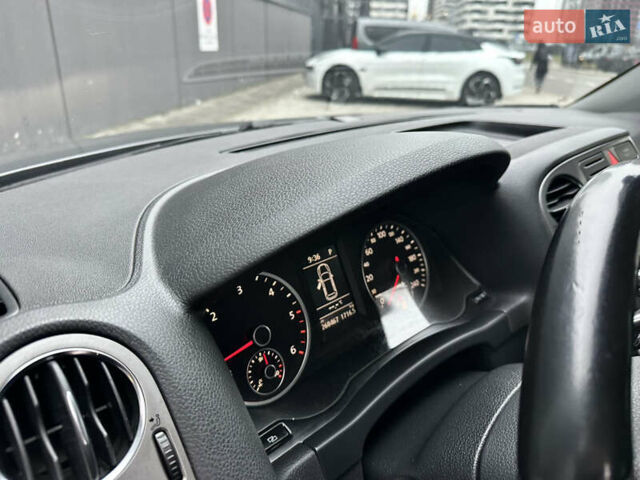 Сірий Фольксваген Тігуан, об'ємом двигуна 1.97 л та пробігом 285 тис. км за 10800 $, фото 12 на Automoto.ua