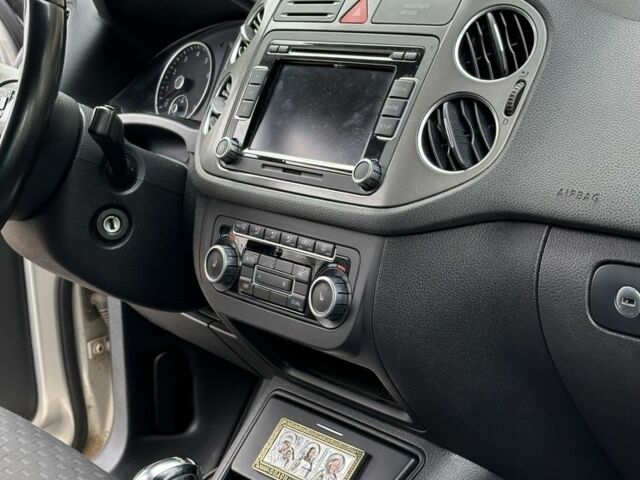 Серый Фольксваген Тигуан, объемом двигателя 2 л и пробегом 132 тыс. км за 10900 $, фото 11 на Automoto.ua