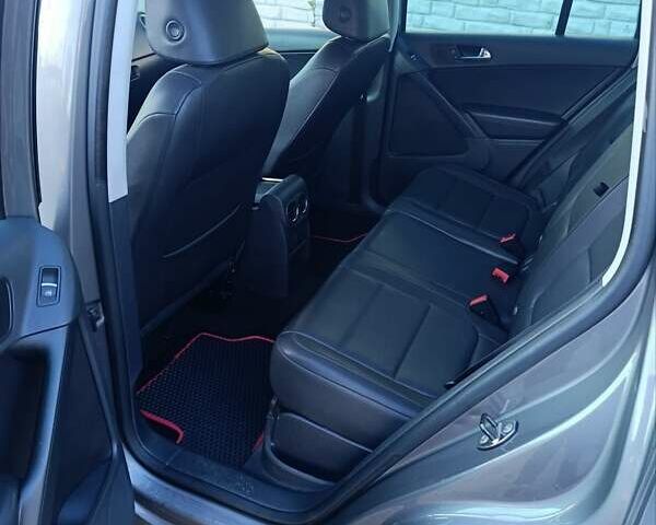 Сірий Фольксваген Тігуан, об'ємом двигуна 2 л та пробігом 288 тис. км за 9000 $, фото 8 на Automoto.ua