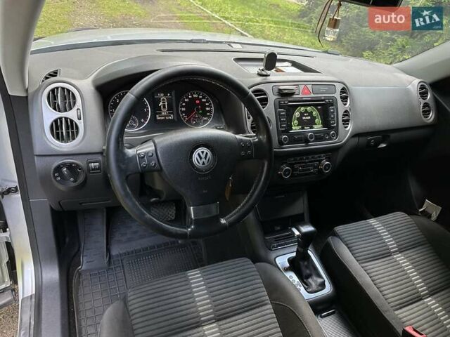 Сірий Фольксваген Тігуан, об'ємом двигуна 2 л та пробігом 268 тис. км за 11600 $, фото 7 на Automoto.ua