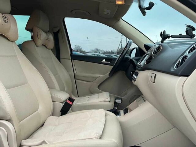 Серый Фольксваген Тигуан, объемом двигателя 2 л и пробегом 244 тыс. км за 11000 $, фото 23 на Automoto.ua