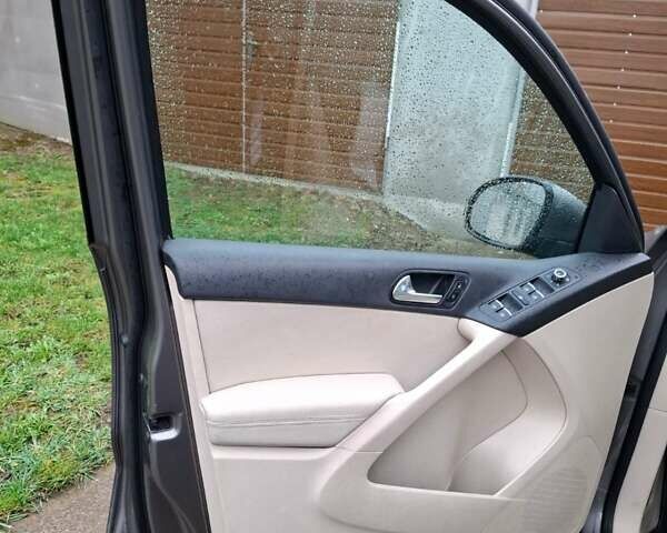 Серый Фольксваген Тигуан, объемом двигателя 1.97 л и пробегом 223 тыс. км за 15800 $, фото 56 на Automoto.ua