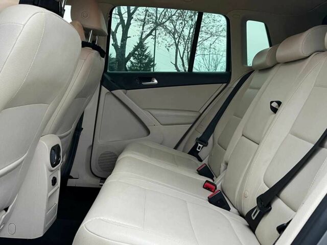 Серый Фольксваген Тигуан, объемом двигателя 2 л и пробегом 244 тыс. км за 11000 $, фото 21 на Automoto.ua