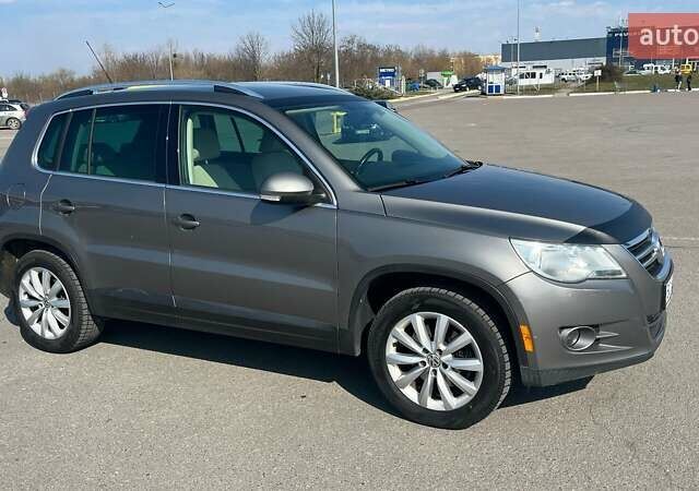 Сірий Фольксваген Тігуан, об'ємом двигуна 1.98 л та пробігом 250 тис. км за 10100 $, фото 1 на Automoto.ua