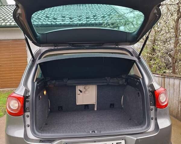 Серый Фольксваген Тигуан, объемом двигателя 1.97 л и пробегом 223 тыс. км за 15800 $, фото 31 на Automoto.ua