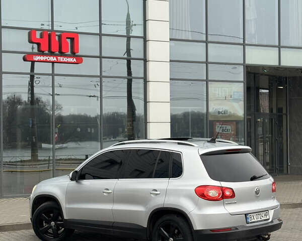 Серый Фольксваген Тигуан, объемом двигателя 2 л и пробегом 225 тыс. км за 11500 $, фото 69 на Automoto.ua