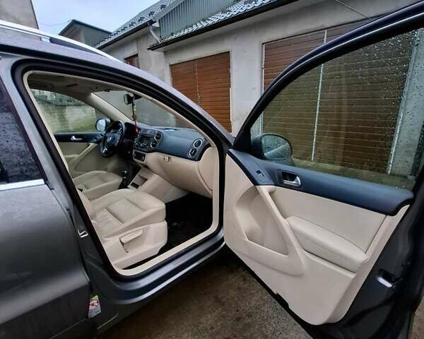 Серый Фольксваген Тигуан, объемом двигателя 1.97 л и пробегом 223 тыс. км за 15800 $, фото 22 на Automoto.ua