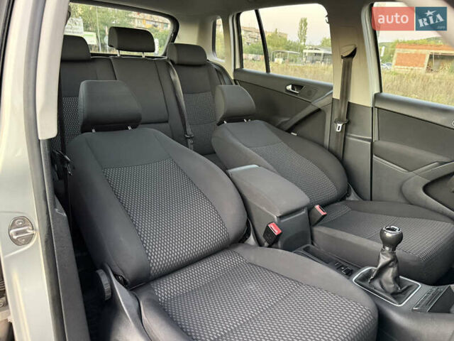 Серый Фольксваген Тигуан, объемом двигателя 1.97 л и пробегом 160 тыс. км за 13950 $, фото 60 на Automoto.ua