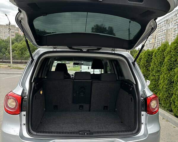 Серый Фольксваген Тигуан, объемом двигателя 1.98 л и пробегом 251 тыс. км за 9200 $, фото 31 на Automoto.ua