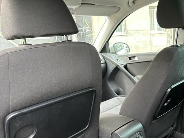 Серый Фольксваген Тигуан, объемом двигателя 2 л и пробегом 132 тыс. км за 10900 $, фото 12 на Automoto.ua